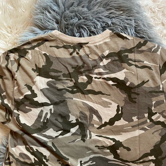 Old Navy Soft Washed Tee - Picture 6 of 7